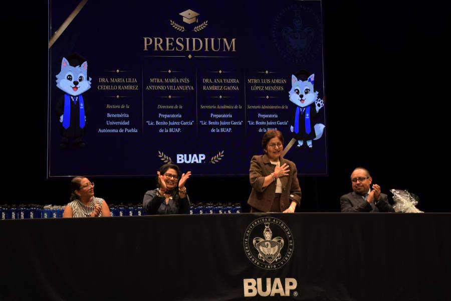 Se grad&uacute;an 645 alumnos de la Preparatoria Benito Ju&aacute;rez de la BUAP