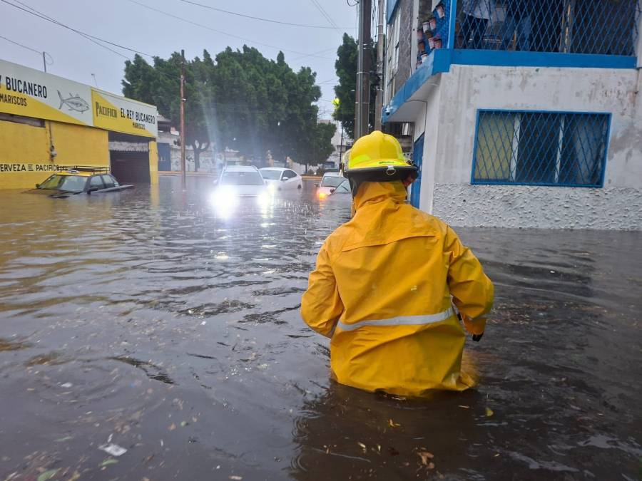 Protecci&oacute;n Civil atiende afectaciones por lluvias en zona metropolitana