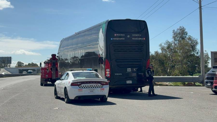Fuerzas de seguridad brindan atenci&oacute;n inmediata tras agresi&oacute;n a autob&uacute;s sobre la autopista Puebla-Orizaba