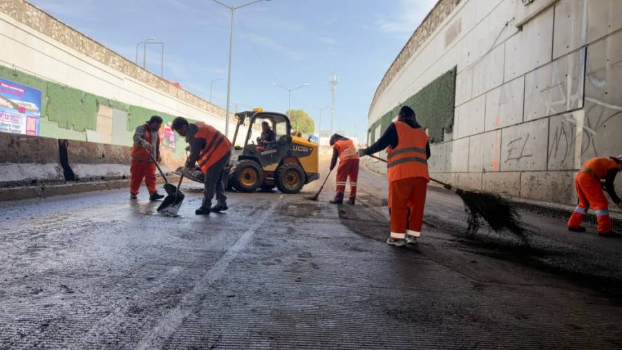 Realiza Gobierno de Pepe Chedraui limpieza en el bajopuente de Bulevar 5 de Mayo y 2 Norte