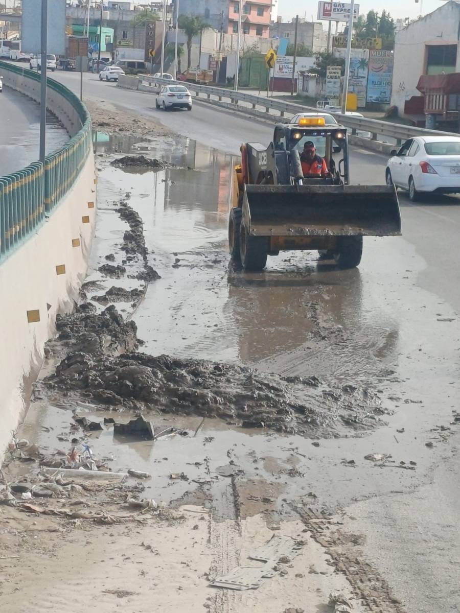 Avanza gobierno de Pepe Chedraui labores de limpieza en la Central de Abasto para mantener la vialidad transitable tras las lluvias