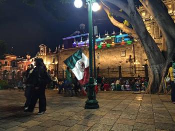 Z&oacute;calo de Puebla estalla con el triunfo de M&eacute;xico sobre Ecuador y el pase a octavos