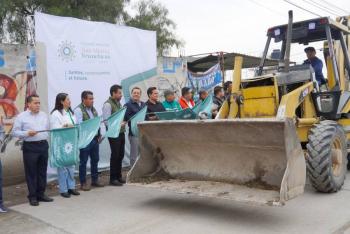 Alcalde de Texmelucan inicia pavimentaci&oacute;n de calle en Atoyatenco