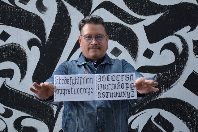 Comparte investigador BUAP caligraf&iacute;a g&oacute;tica mexicana en ATypI Stanford 2026