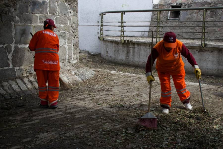Gobierno de Pepe Chedraui refuerza limpieza en el Puente de Ovando ante las continuas lluvias