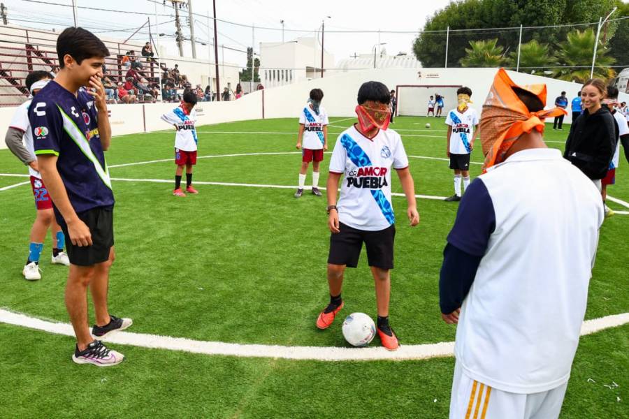 Tonantzin Fern&aacute;ndez promueve el deporte inclusivo con pr&aacute;ctica de f&uacute;tbol para personas con discapacidad visual