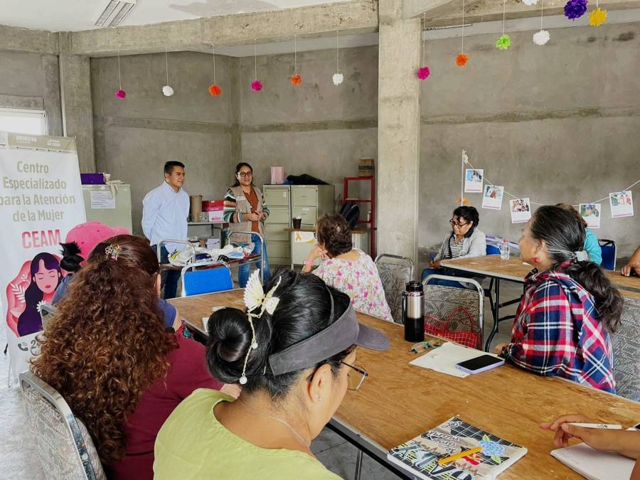 Ariadna Ayala impulsa empoderamiento femenino con talleres de autoempleo