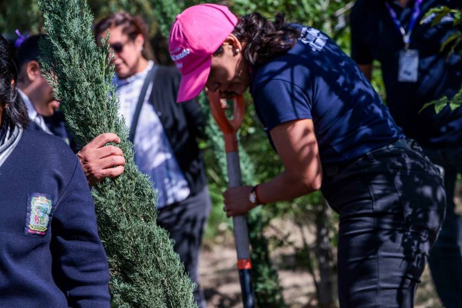 Realiza Lupita Cuautle jornada de reforestaci&oacute;n en telesecundaria de la inspector&iacute;a Emiliano Zapata
