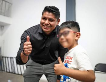 Gobierno de Cuautlancingo entrega lentes a 476 estudiantes