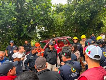 Protecci&oacute;n Civil refuerza labores de rescate de familia atrapada en gruta de Cuetzalan*