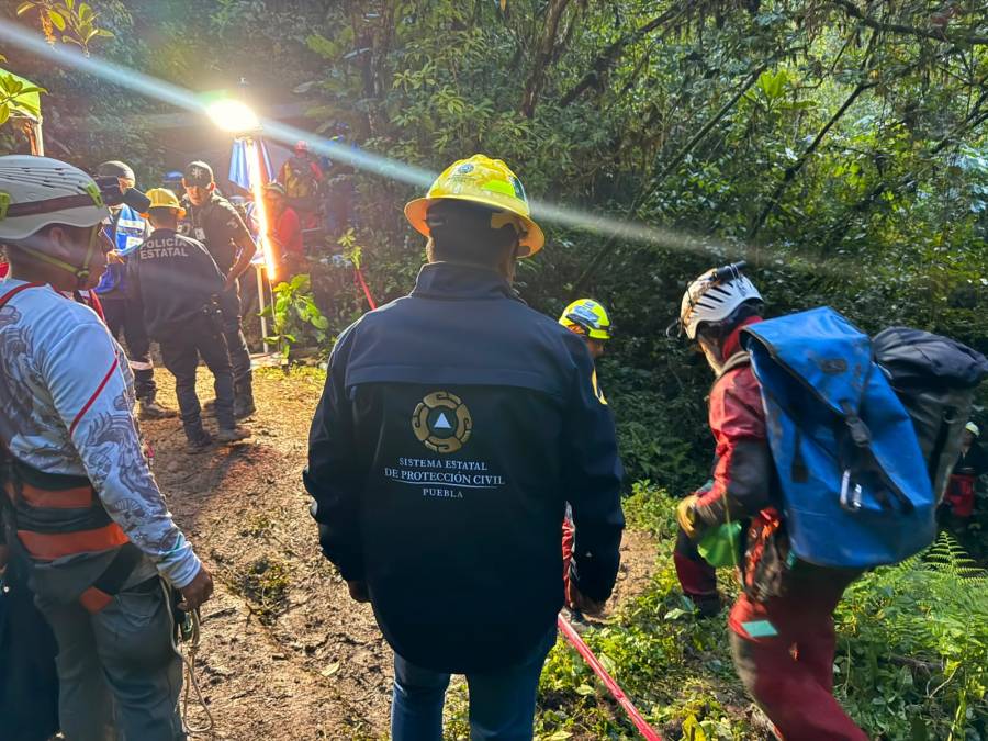 Localizan dos cuerpos en la Gruta Chichicazapan; falta una persona por encontrar