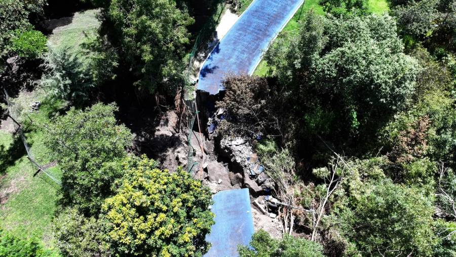 Con obra comunitaria y maquinaria, Gobierno Estatal, interviene deslave en Parque Metropolitano