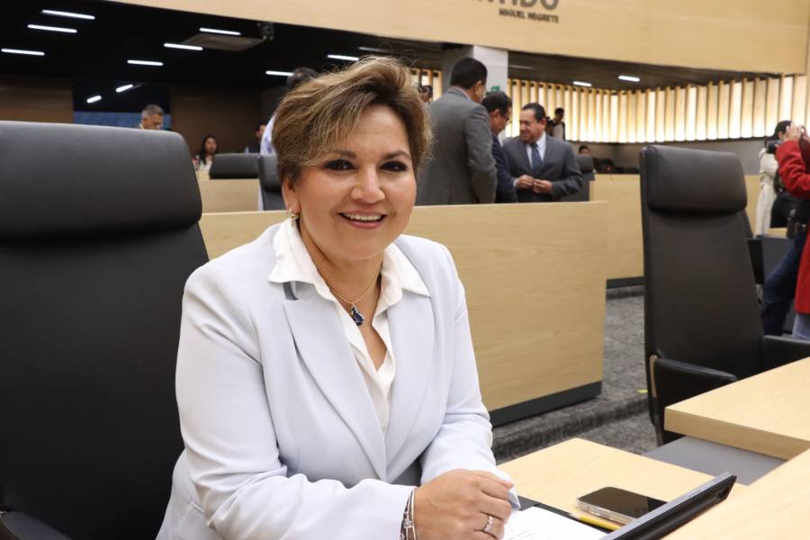 Diputada Floricel Gonz&aacute;lez promueve la dignidad, protecci&oacute;n y revalorizaci&oacute;n del magisterio poblano
