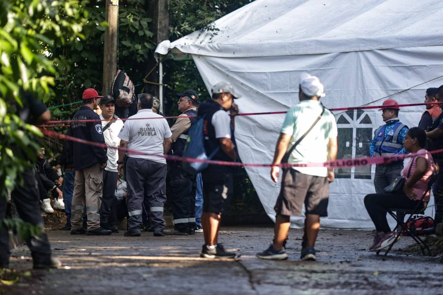 Localizan a padre e hijas atrapados en gruta de Cuetzalan; extracci&oacute;n se suspende por alto riesgo