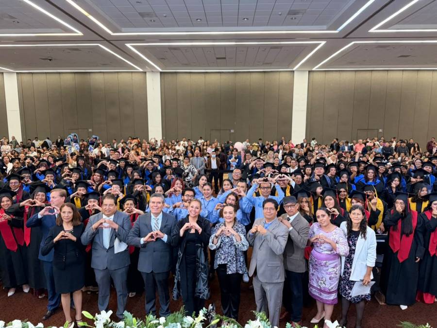 Docentes son transformadores de comunidades, asegura Laura Artemisa