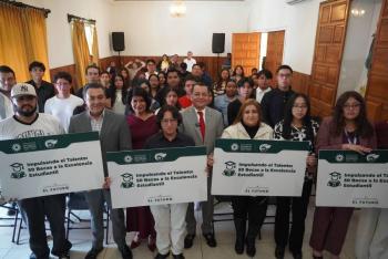 Ayuntamiento de Texmelucan entrega 50 nuevas becas a estudiantes de la UTH