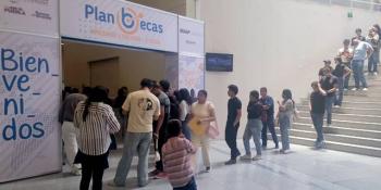 Apoya BUAP la educaci&oacute;n a trav&eacute;s de la feria Plan Becas 2026