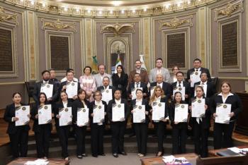 Congreso del Estado, sede de la entrega de t&iacute;tulos de la Licenciatura en Derecho Burocr&aacute;tico del INESAP