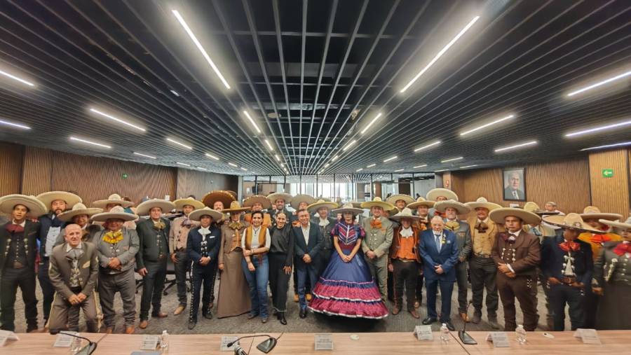 Acompa&ntilde;a diputado Jos&eacute; Luis Figueroa toma de protesta del Consejo Directivo de la Pe&ntilde;a Charra Nacional en Puebla