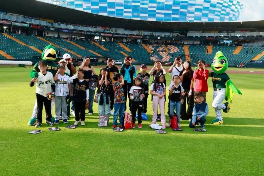Realiza Gobierno de Pepe Chedraui cl&iacute;nica deportiva con Pericos de Puebla
