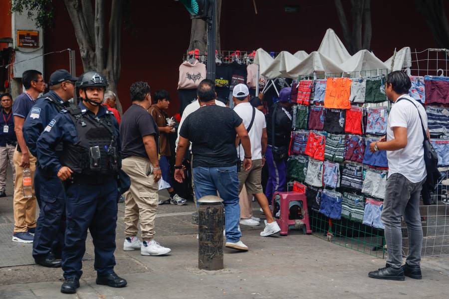Ayuntamiento reconoce que hasta 90 organizaciones controlan el ambulantaje en Puebla capital
