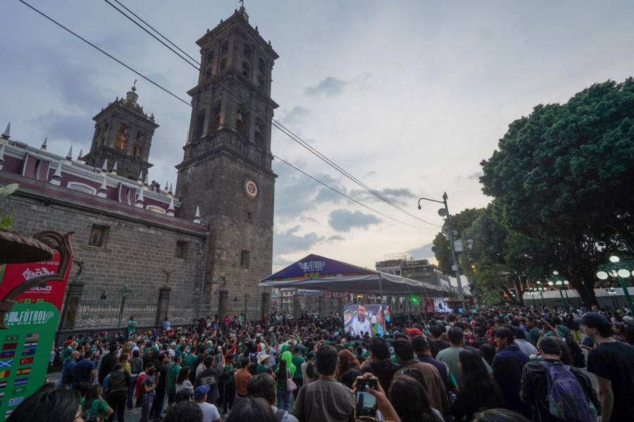 M&aacute;s de 100 mil personas disfrutaron de las actividades en el Z&oacute;calo con “El F&uacute;tbol Se Vive Aqu&iacute;”