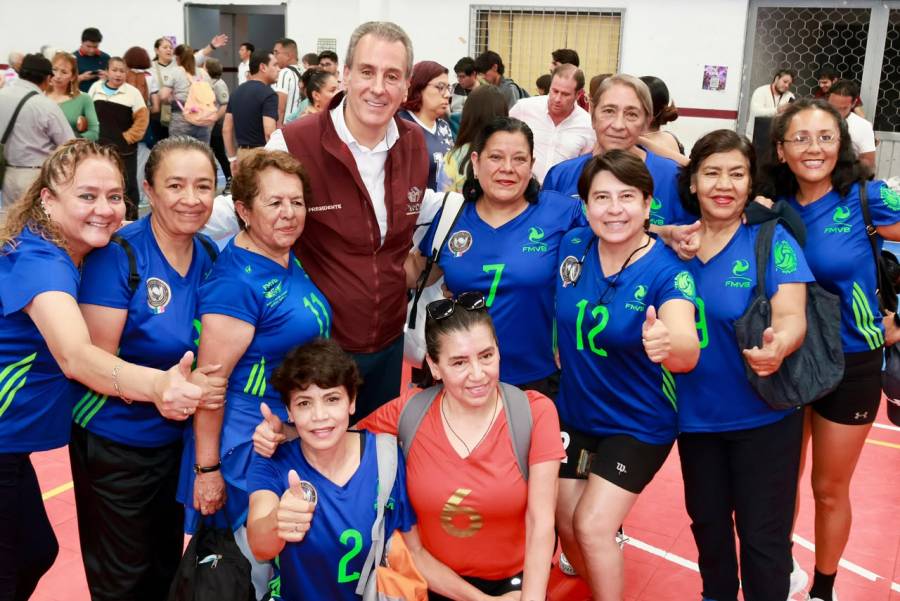 Pepe Chedraui sostiene encuentro con equipos poblanos rumbo al Festival M&aacute;ster de Voleibol