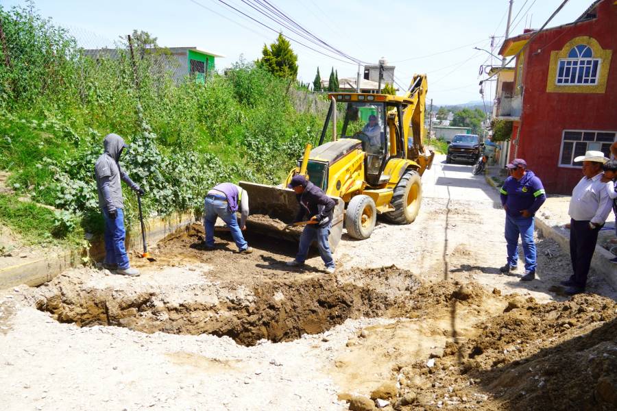 Gobierno De Texmelucan Inicia Reparaci&oacute;n De La Calle 5 De Mayo En Tlanalapan Para Garantizar Una Vialidad Segura Y Duradera