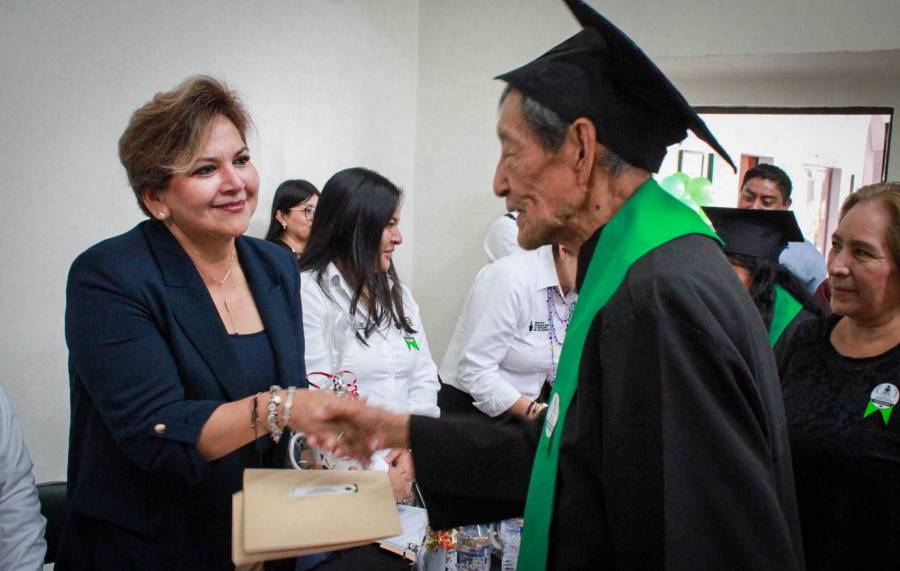 Mantiene diputada Floricel Gonz&aacute;lez cercan&iacute;a y trabajo conjunto en favor de las familias