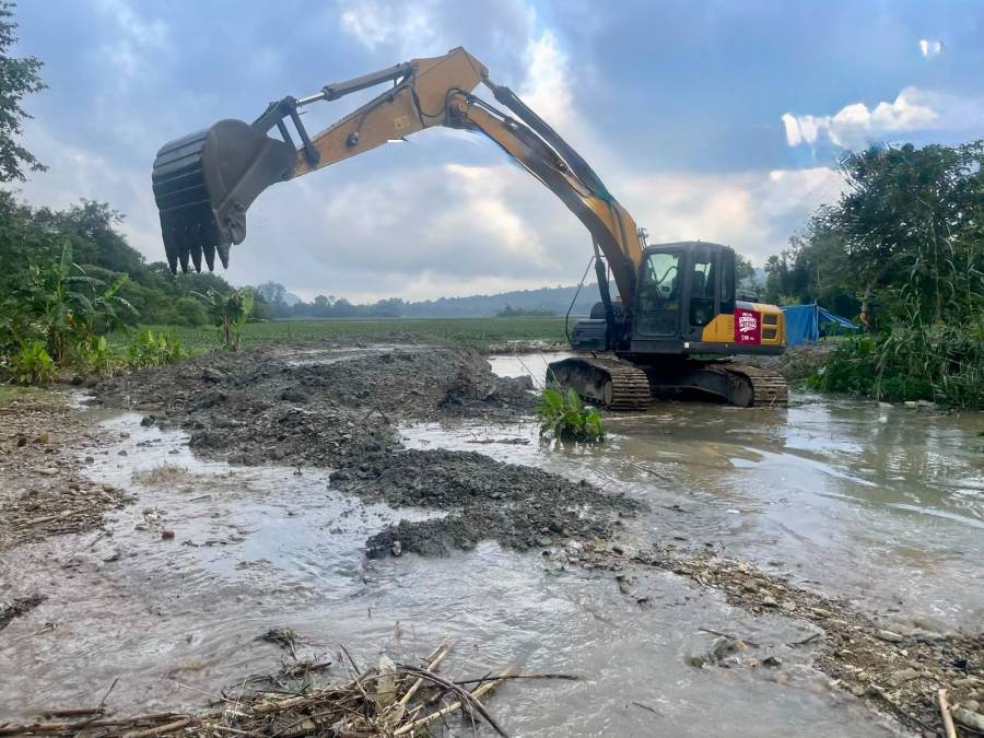 Construye Gobierno del Estado canal pluvial para prevenir inundaciones en Huauchinango