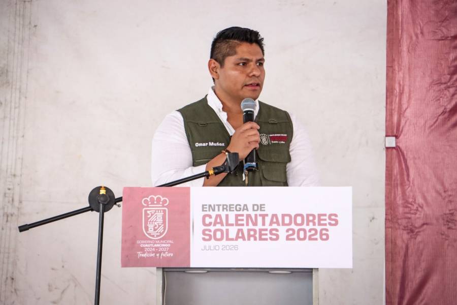 Omar Mu&ntilde;oz entrega 845 calentadores solares m&aacute;s a familias de Cuautlancingo