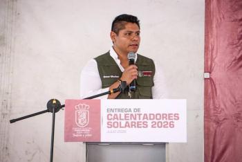 Omar Mu&ntilde;oz entrega 845 calentadores solares m&aacute;s a familias de Cuautlancingo