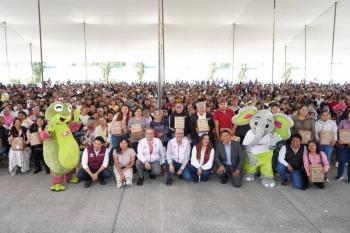 Respalda Pepe Chedraui a familias con entrega de despensas en Bosques de San Sebasti&aacute;n