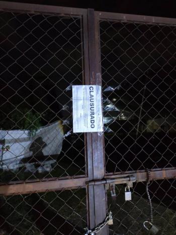 Gobierno de San Pedro Cholula cierra pelea clandestina de gallos en Santiago Momoxpan