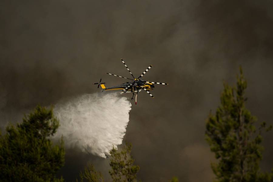 Los incendios mantienen bajo amenaza la región de Atenas