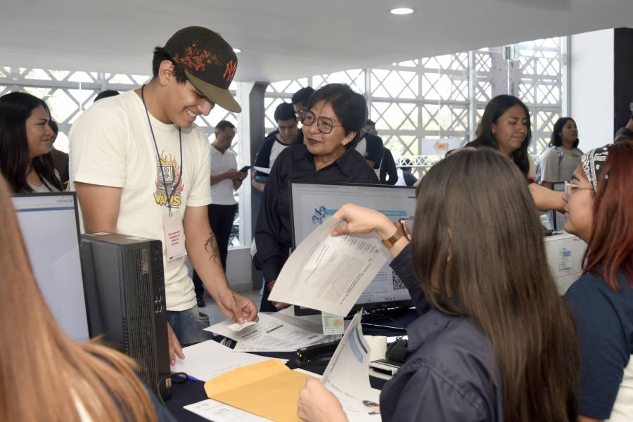 Supervisa Rectora Lilia Cedillo proceso de inscripci&oacute;n del nivel superior