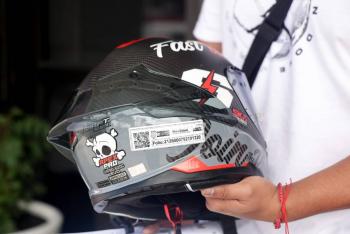 Armenta suspende entrega de engomados para cascos; motociclistas proponen colocar el holograma en la placa