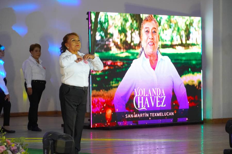 Gobierno de Texmelucan y DIF Municipal reconocen trayectoria de adultas mayoras con certamen 