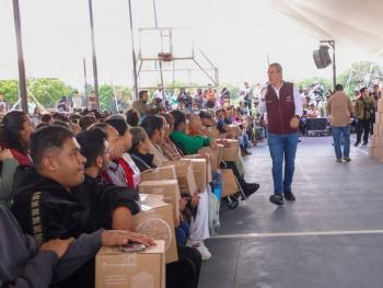 Pepe Chedraui entrega m&aacute;s de 10 mil despensas del programa “Alimentaci&oacute;n Imparable” en la Laguna de Chapulco