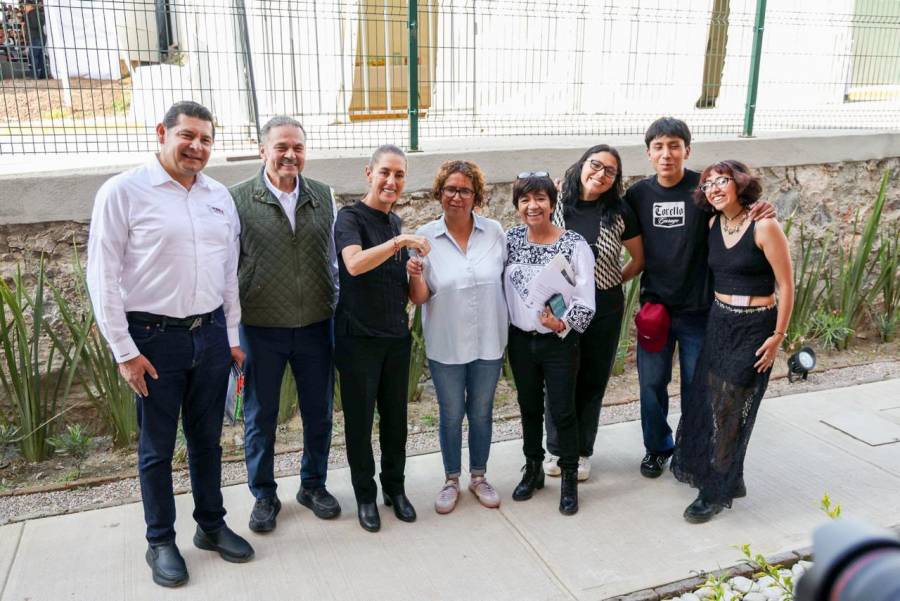 Presidenta Sheinbaum pone fin a adeudos hipotecarios y entrega vivienda digna a familias poblanas