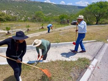 Facilita SEDIF acceso a servicios de rehabilitaci&oacute;n en municipios con faenas comunitarias