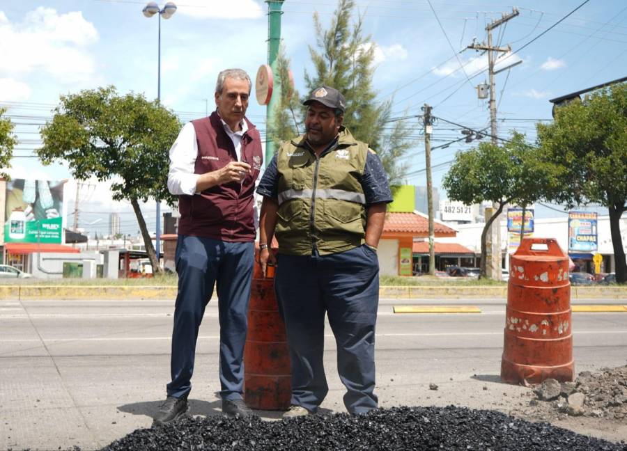 Avanza Pepe Chedraui con acciones de bacheo en calles de Los Pinos Mayorazgo