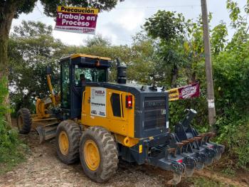 Inicia Gobierno del Estado trabajos de mejoramiento en camino rural en la Sierra Nororiental