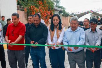 Ariadna Ayala entrega pavimentaci&oacute;n de la calle Revoluci&oacute;n en Atlixco