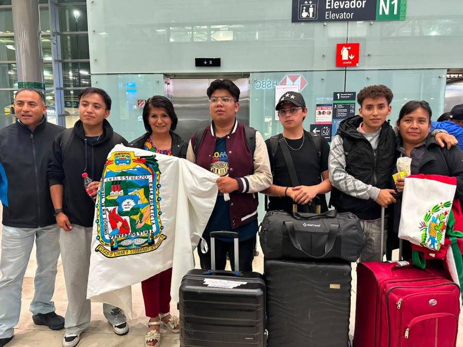 Regresan a Puebla cuatro estudiantes de la UTH tras sismo en Colombia