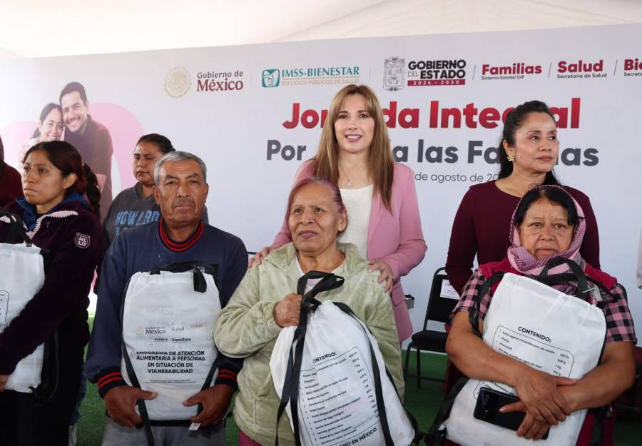 SEDIF entrega auxiliares auditivos y apoyos alimentarios durante jornada en Puebla
