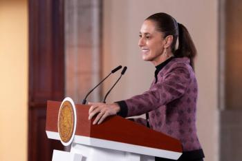 Sheinbaum consultar&aacute; a m&aacute;s de un mill&oacute;n de maestros sobre regular celulares en escuelas