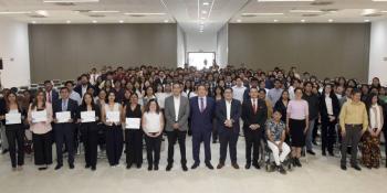 Entregan BUAP y Fundaci&oacute;n BBVA reconocimientos a egresados de licenciatura