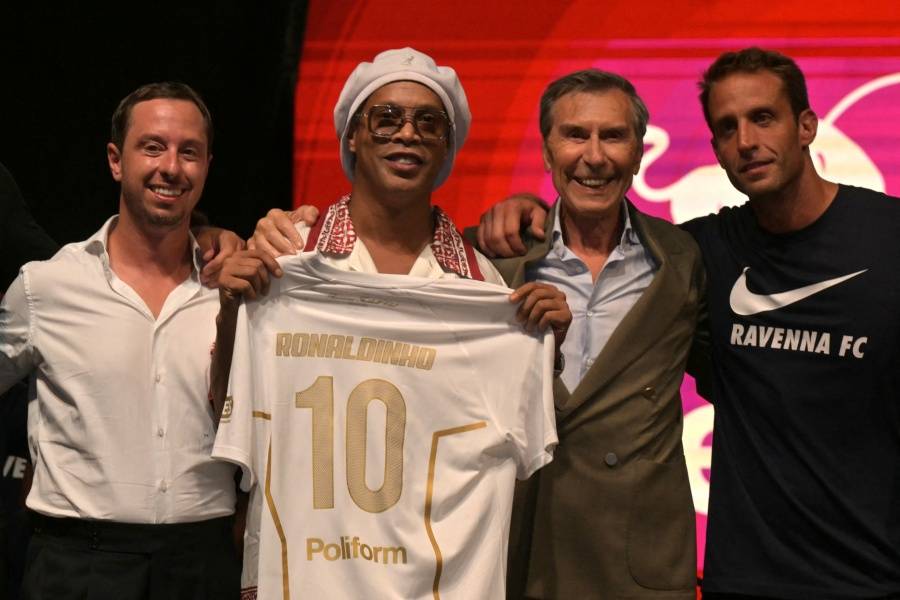 Ronaldinho regresa a los 46 a&ntilde;os a la 3a italiana para marcar 