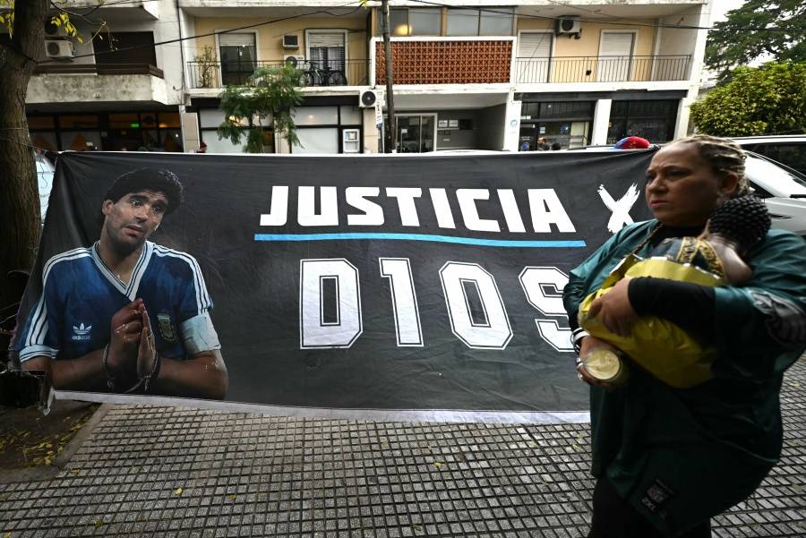 Juicio por muerte de Maradona se posterga para verificar registros m&eacute;dicos dudosos